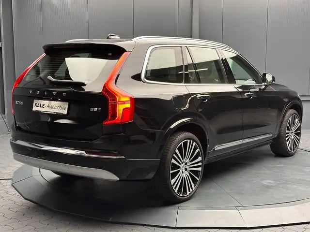 Volvo XC90 view 4