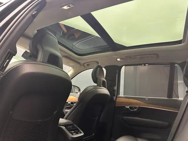 Volvo XC90 view 8