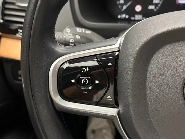 Volvo XC90 view 17
