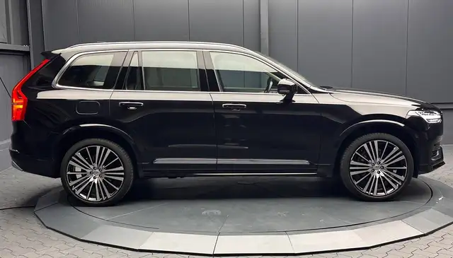 Volvo XC90 view 5