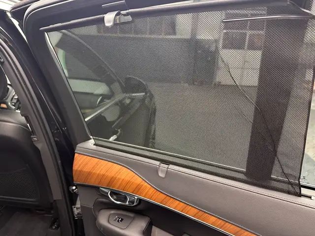 Volvo XC90 view 26