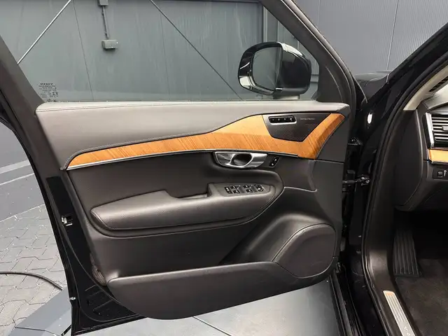 Volvo XC90 view 12