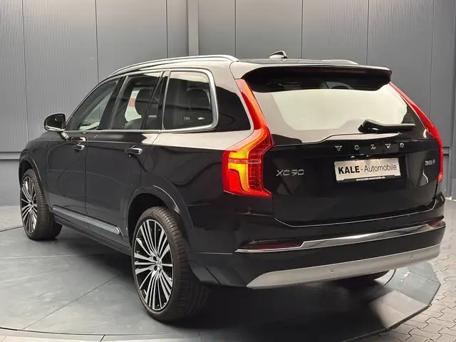 Volvo XC90 view 3