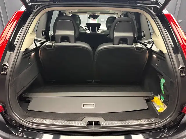 Volvo XC90 view 29