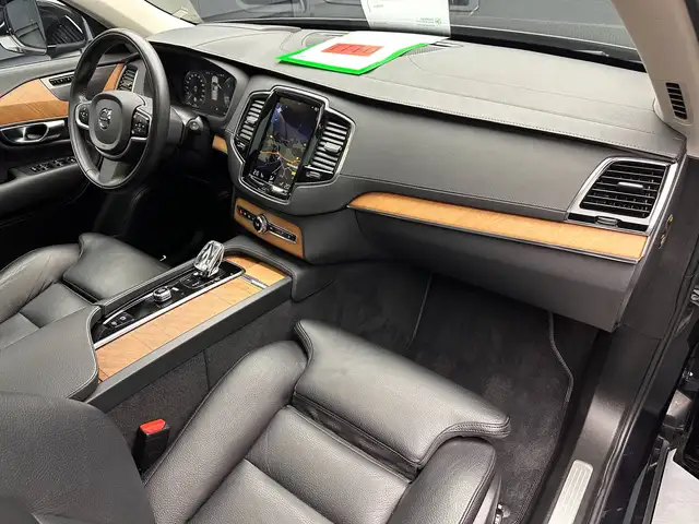 Volvo XC90 view 10