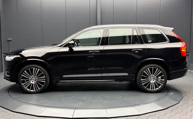 Volvo XC90 view 2