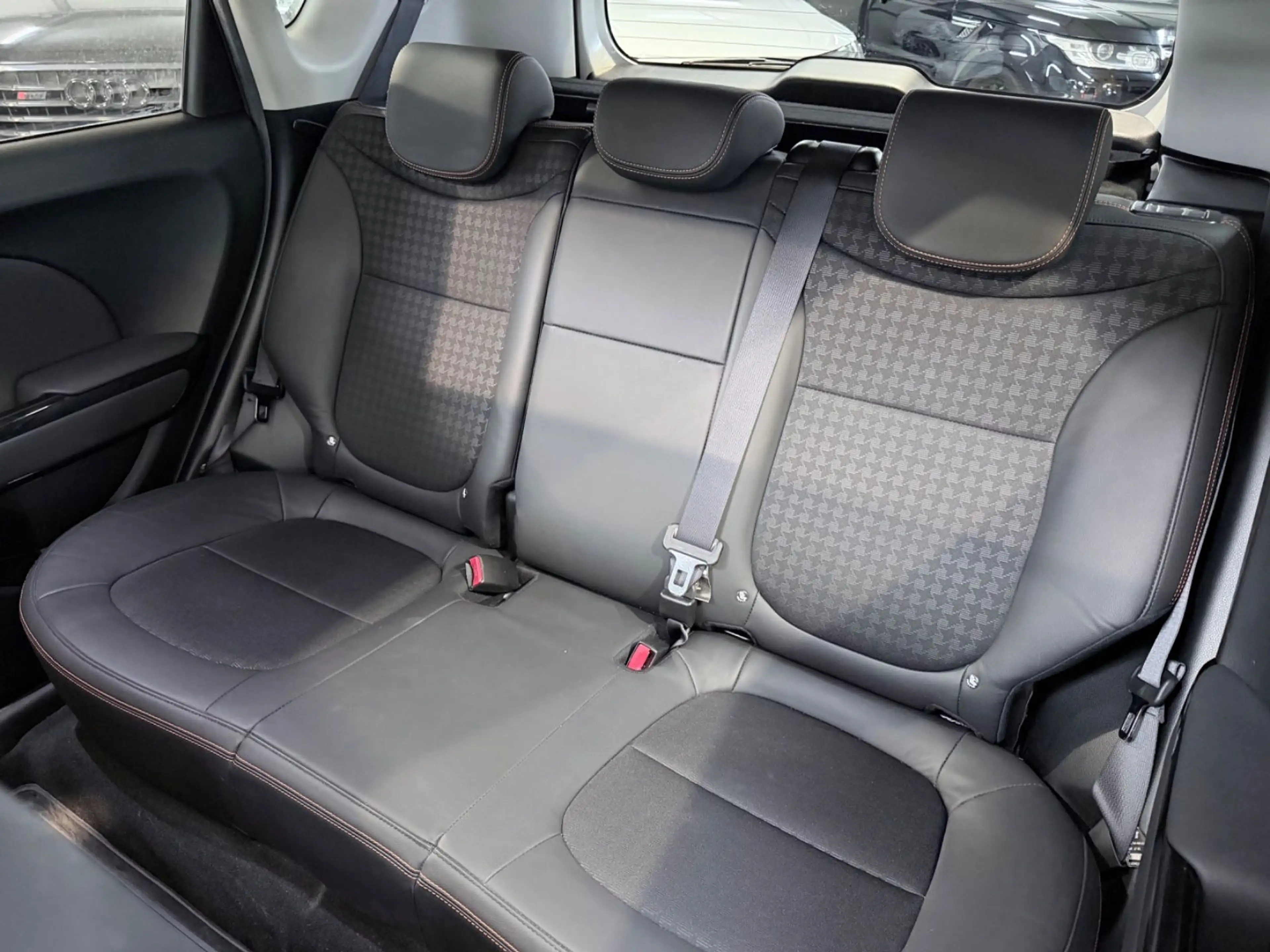 Kia Soul Turbo Final Edition PANO*JBL*SHZ*LANE*TEMP — photo 12
