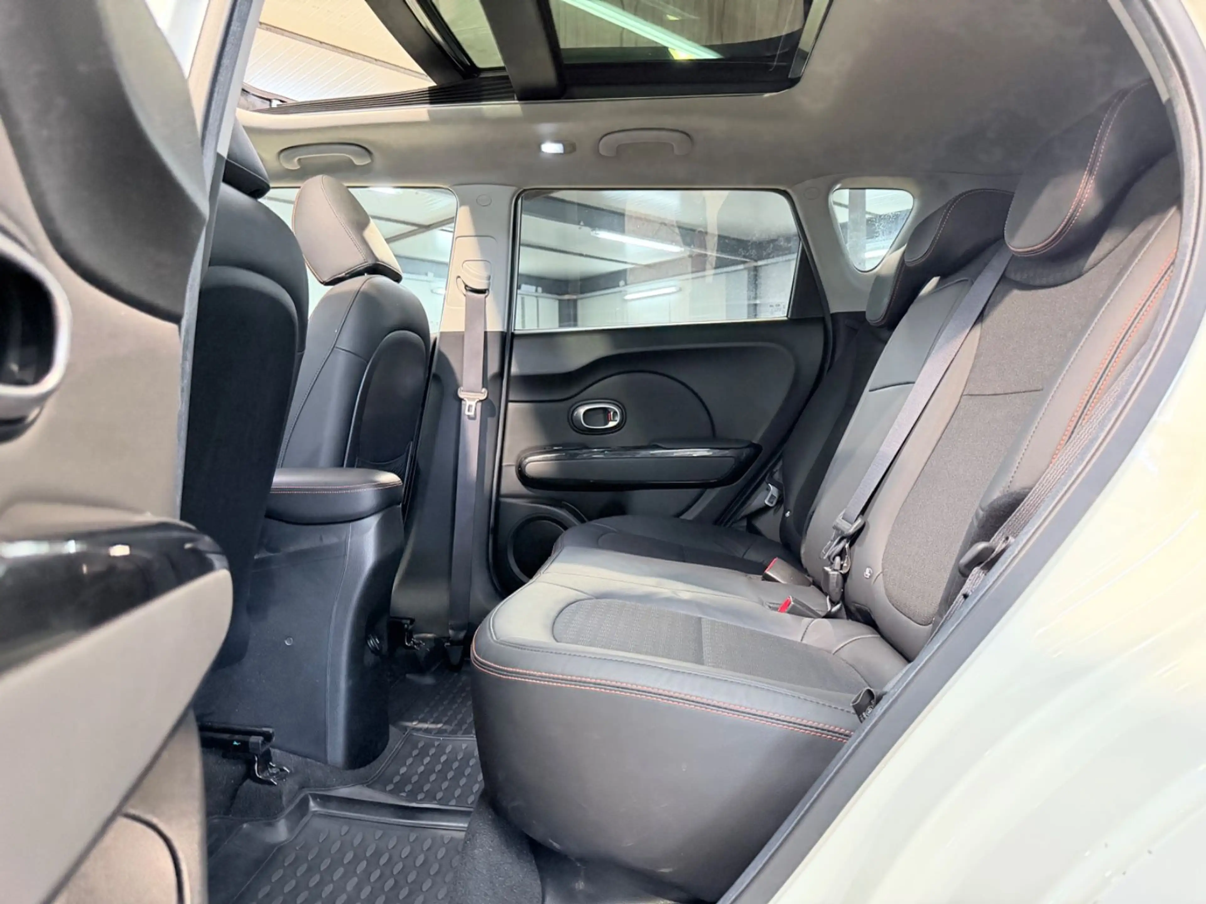 Kia Soul Turbo Final Edition PANO*JBL*SHZ*LANE*TEMP — photo 11