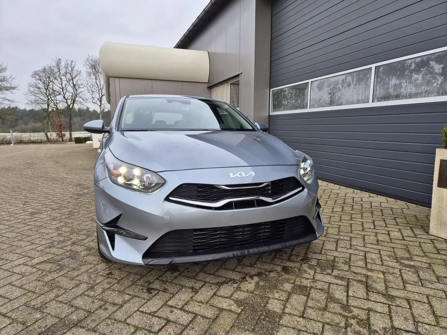 Kia Ceed / cee'd Vision 1.5 T-GDi 140PS Automatik Klimaautomatik Al Срібний - 1