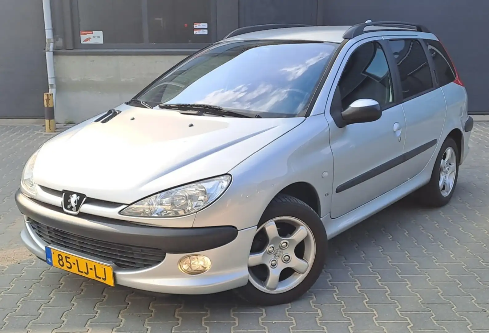 Peugeot 206 1.4 SW Airco APK 02/2026 172.000km NAP Grijs - 2