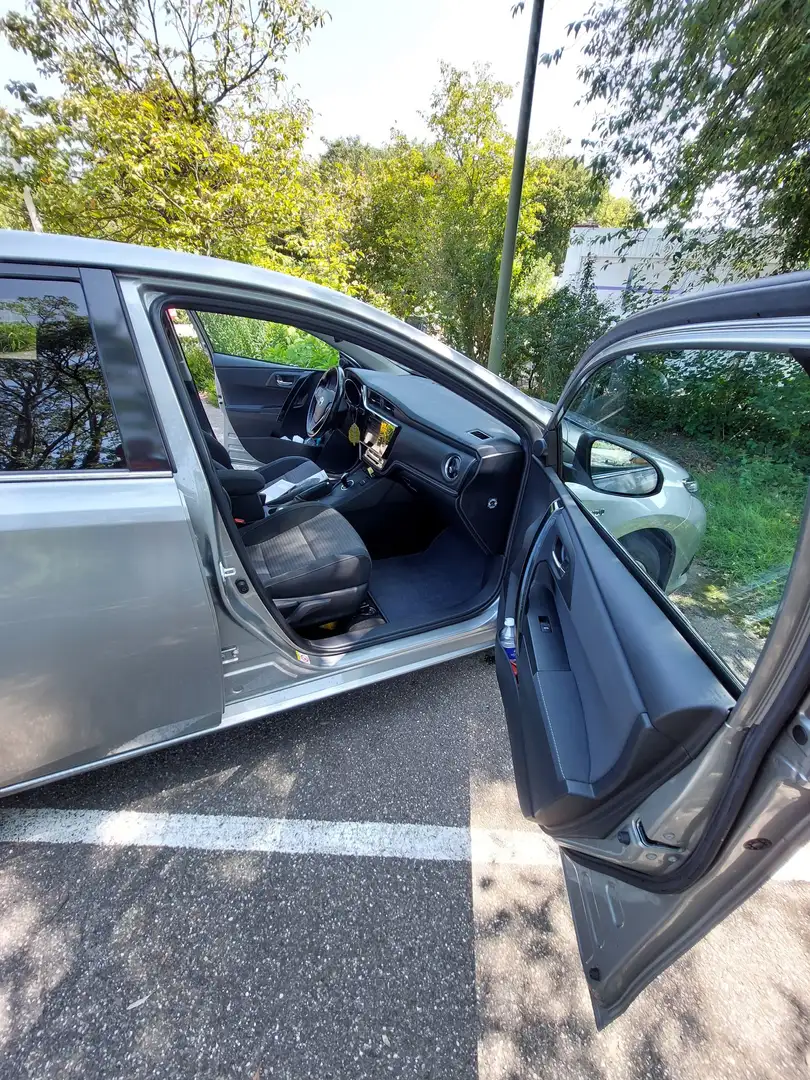 Toyota Auris 1.8 Hybrid Dynamic Szürke - 2
