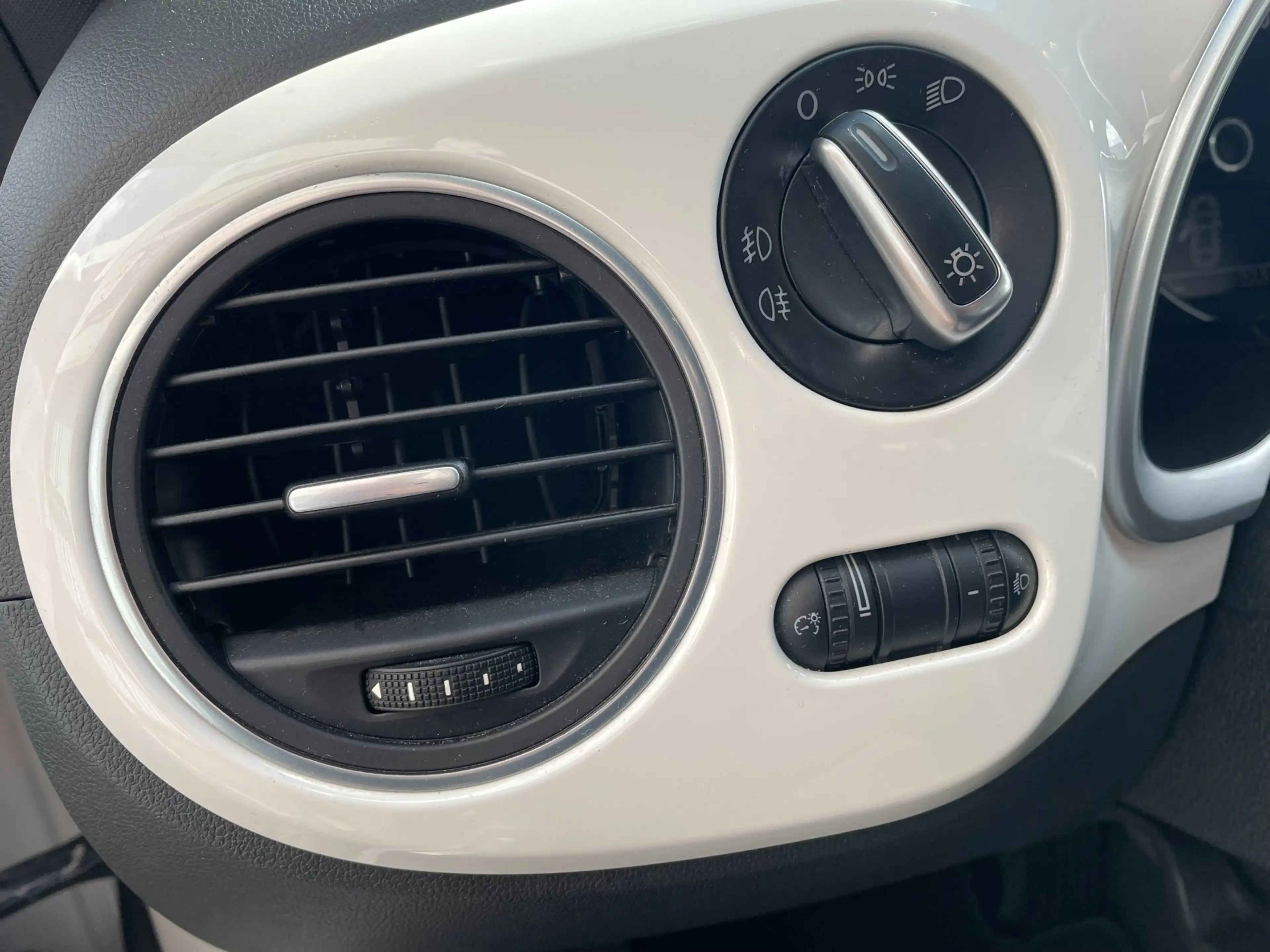 Volkswagen Beetle 1.2 TSI Herbie Design Limited BlueMotion — photo 15
