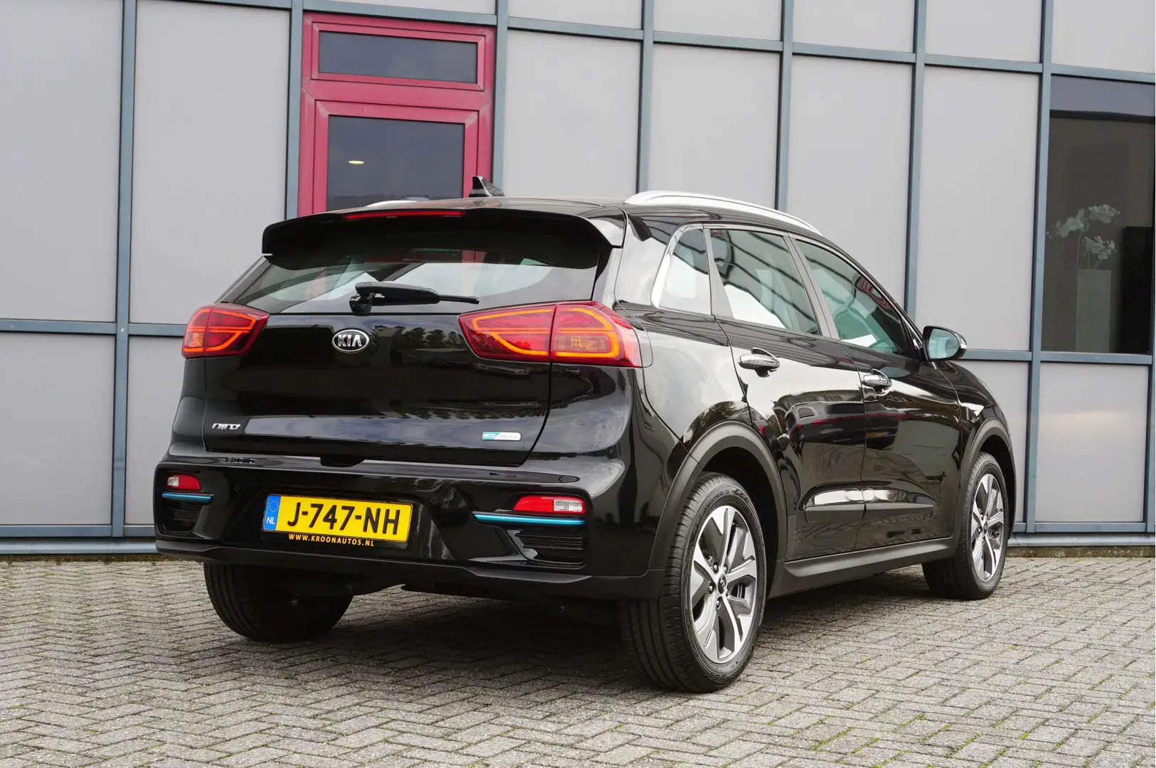 Kia e-Niro DynamicLine 64kWh 3-Fase SOH 96% Model 2020 Zwart - 2