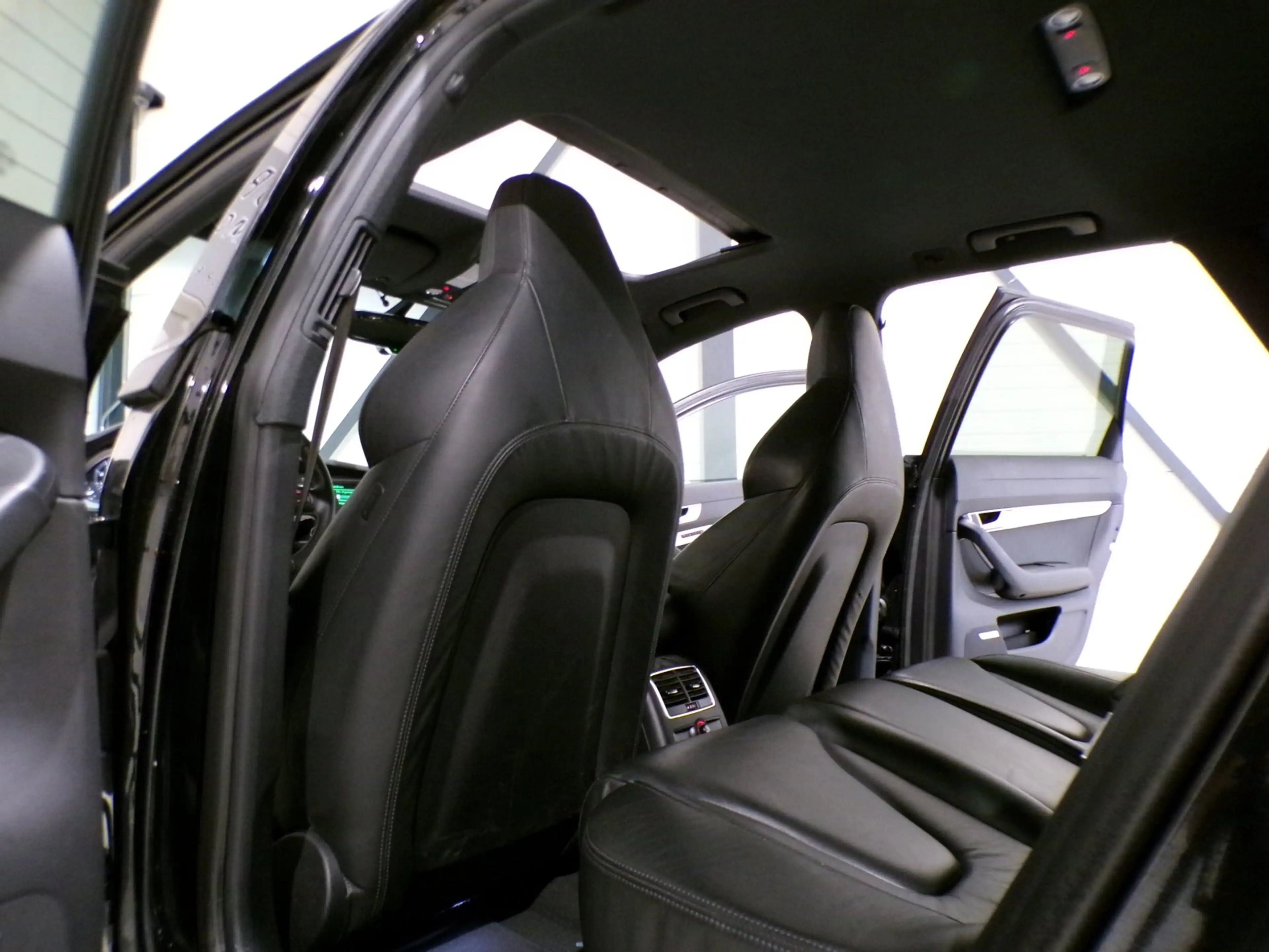 Audi S6 Avant 5.2 FSI S6 Schuifdak Trekhaak Xenon Leer Mem — photo 32