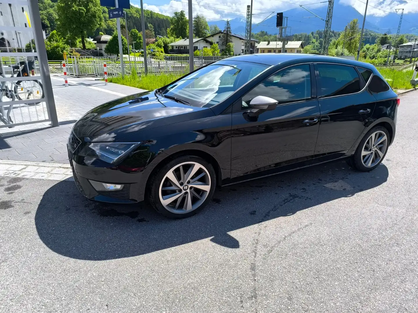 SEAT Leon Leon 5-Türer 1.4 TSI Ecomotive FR Černá - 1