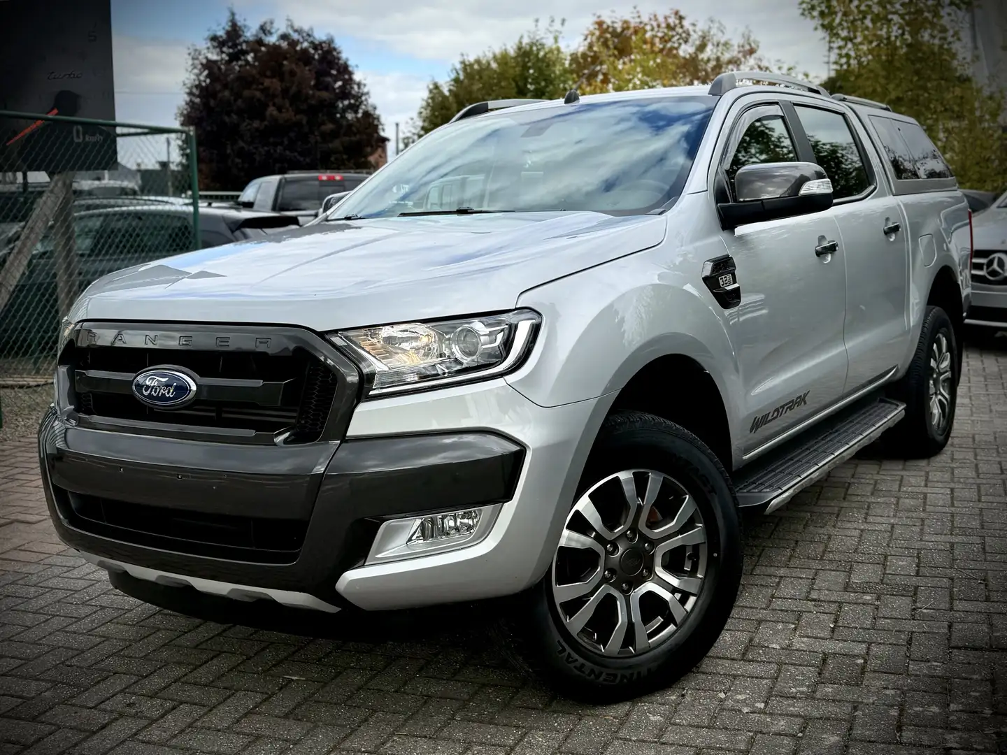 Ford Ranger 3.2 TDCi Auto. Wildtrak Etat Neuf !! Hard Top !! Gris - 1