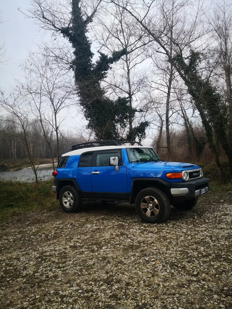 Toyota FJ Cruiser - 1