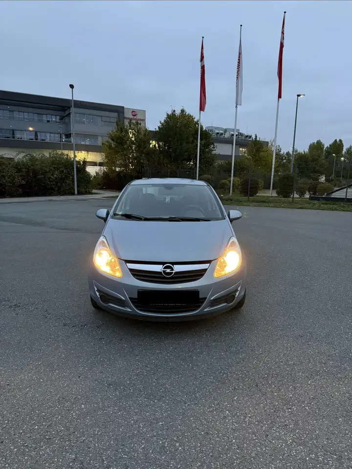 Opel Corsa Edition — photo 1 of 15