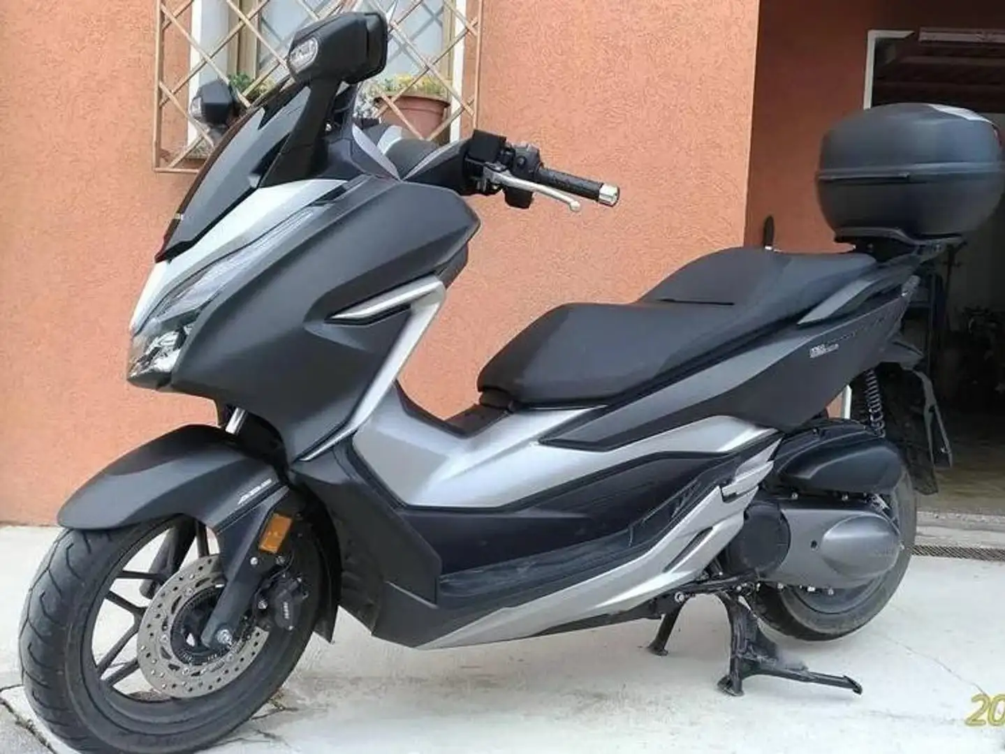 Honda Forza 300 Gris - 2