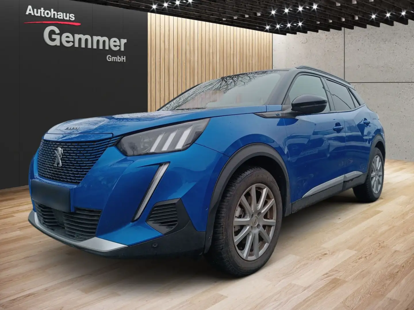 Peugeot 2008 e-GT 8 fach bereift Blau - 2