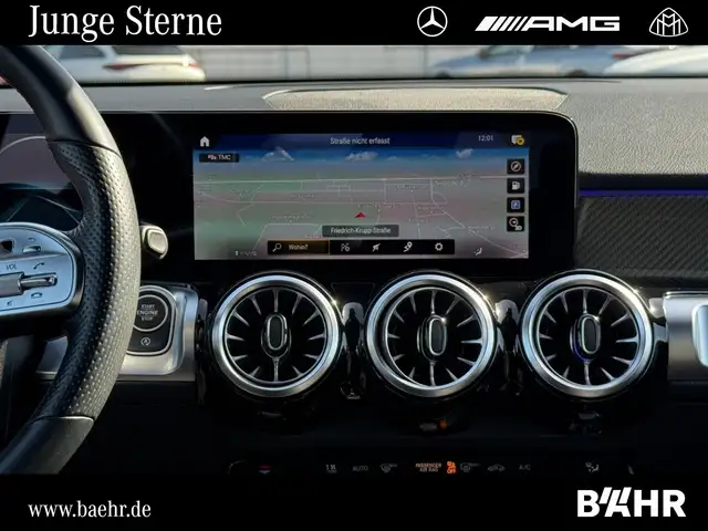 Mercedes-Benz GLB view 12