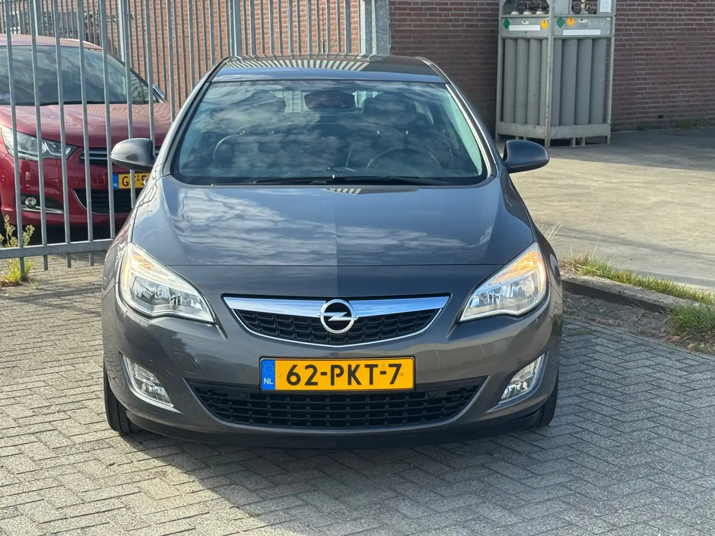 Opel Astra 1.4 Turbo Cosmo 120PK! NL AUTO NAP 2e EIGENAAR! CR Gris - 2