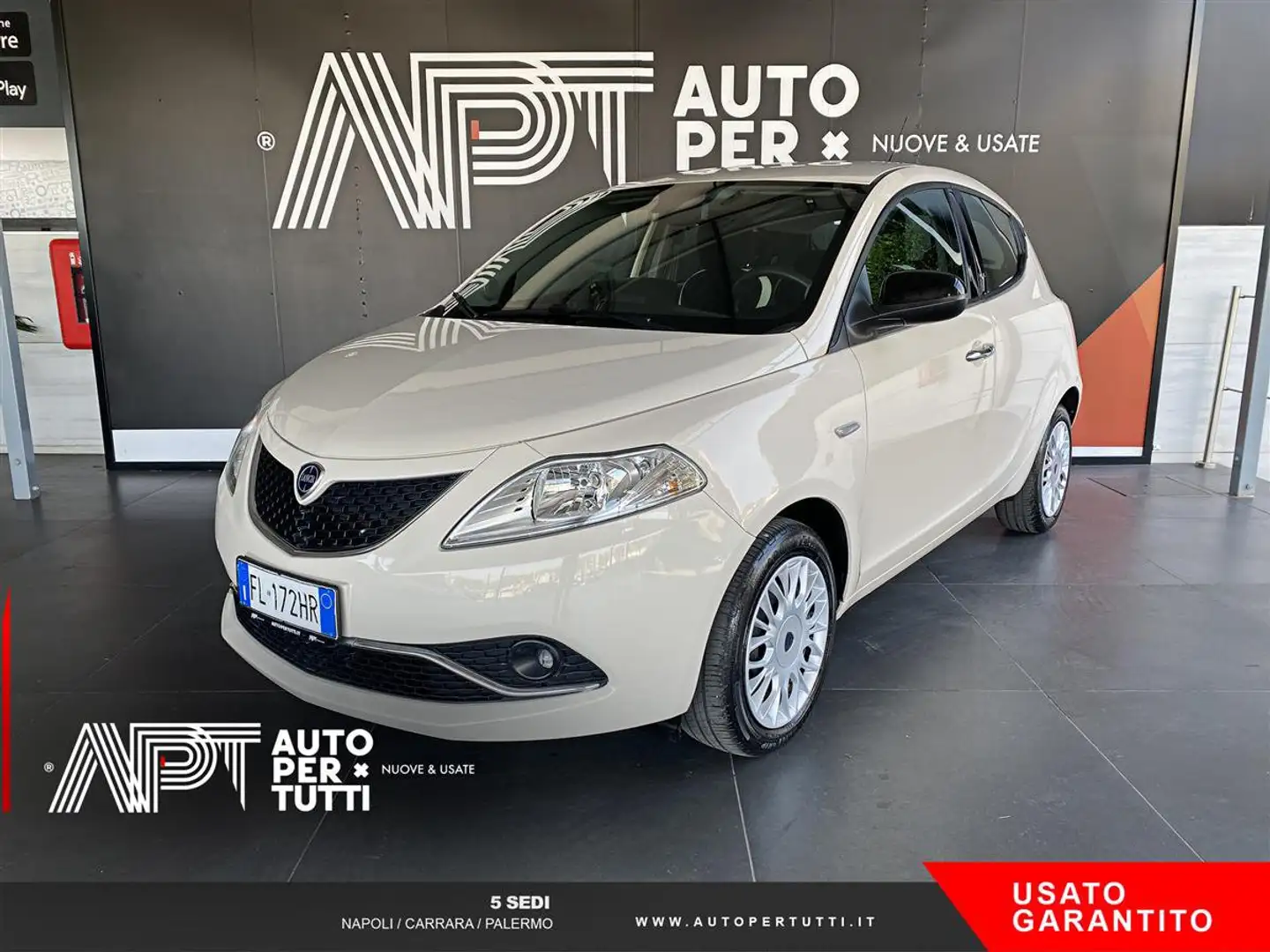 Lancia Ypsilon Ypsilon 1.2 Gold 69cv my16 Wit - 1