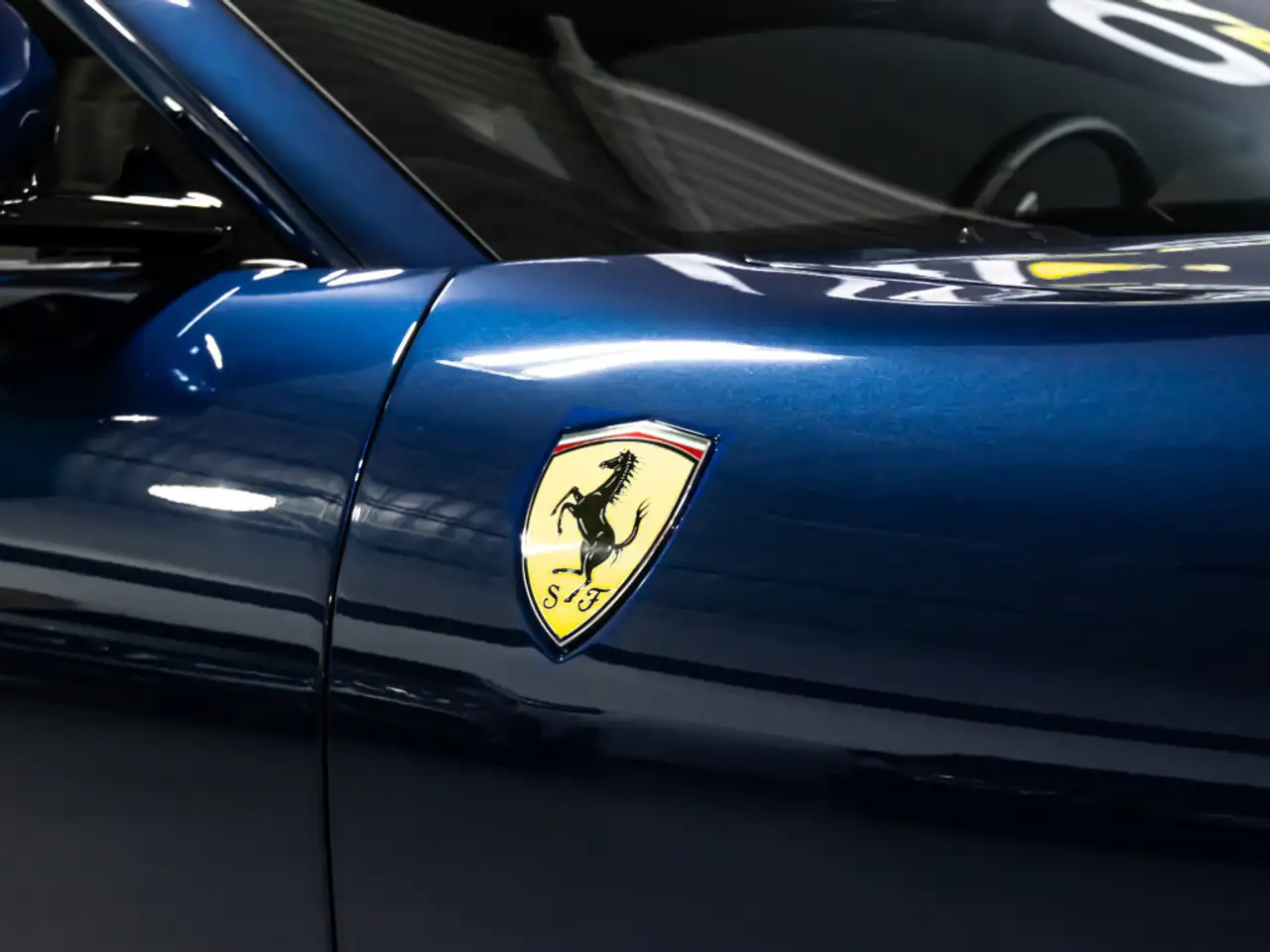 Ferrari Roma снимка Ferrari Roma