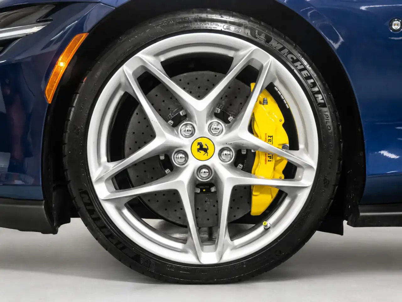 Ferrari Roma снимка Ferrari Roma