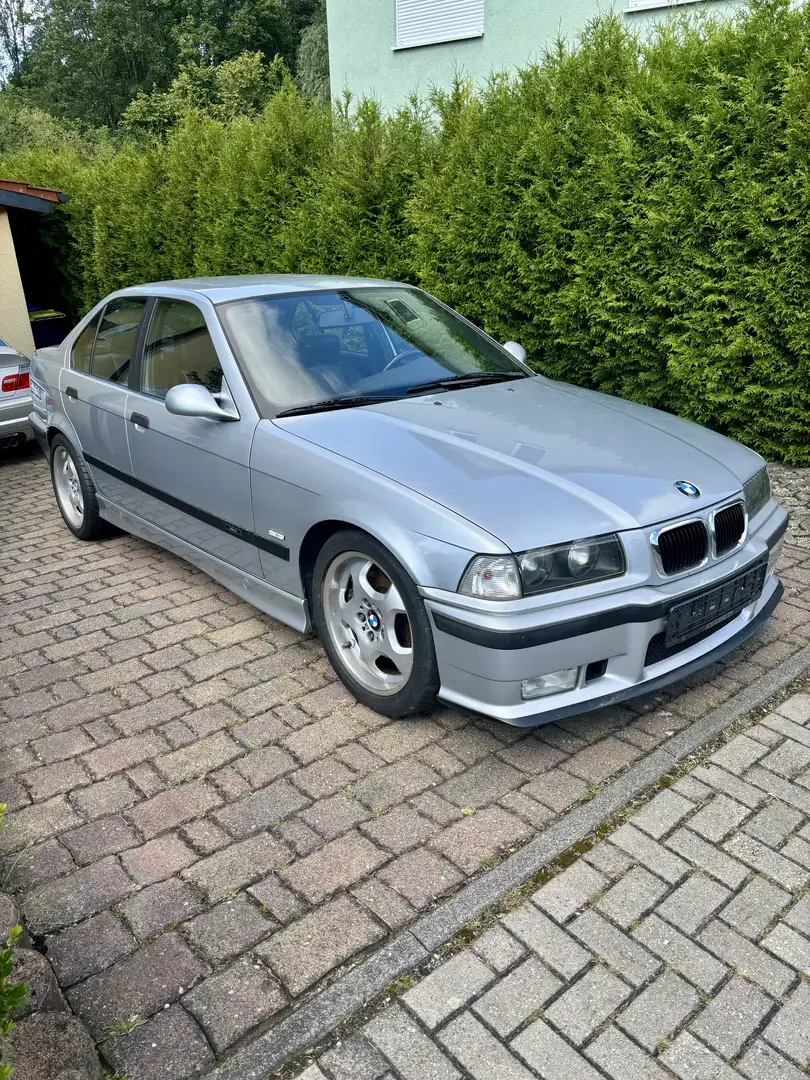 BMW M3 FACELIFT 3.2  6 GANG Silber - 1