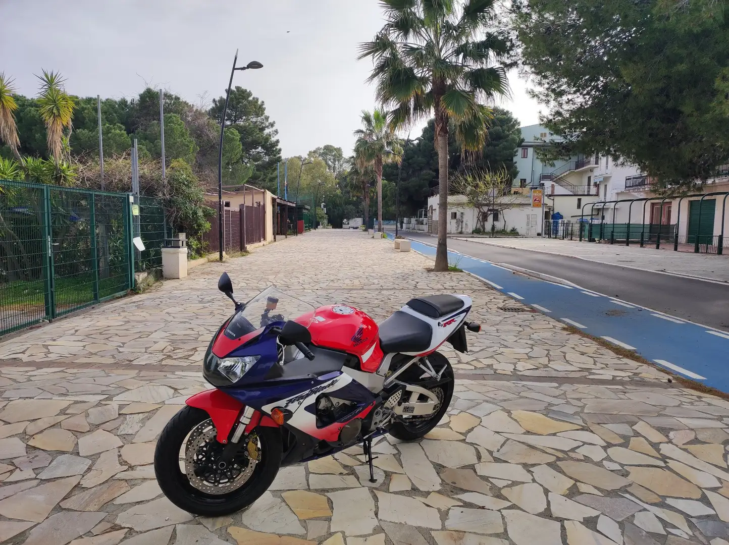 Honda CBR 900 Roşu - 2