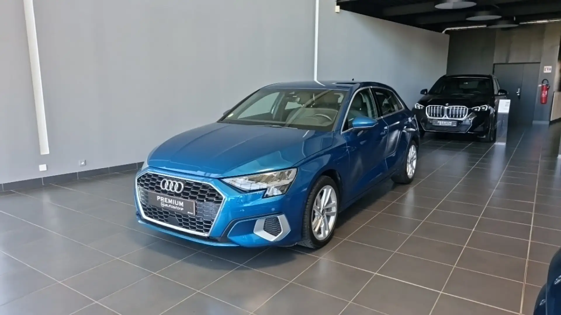 Audi A3 35 TDI 150 S tronic 7 DESIGN LUXE Bleu - 1