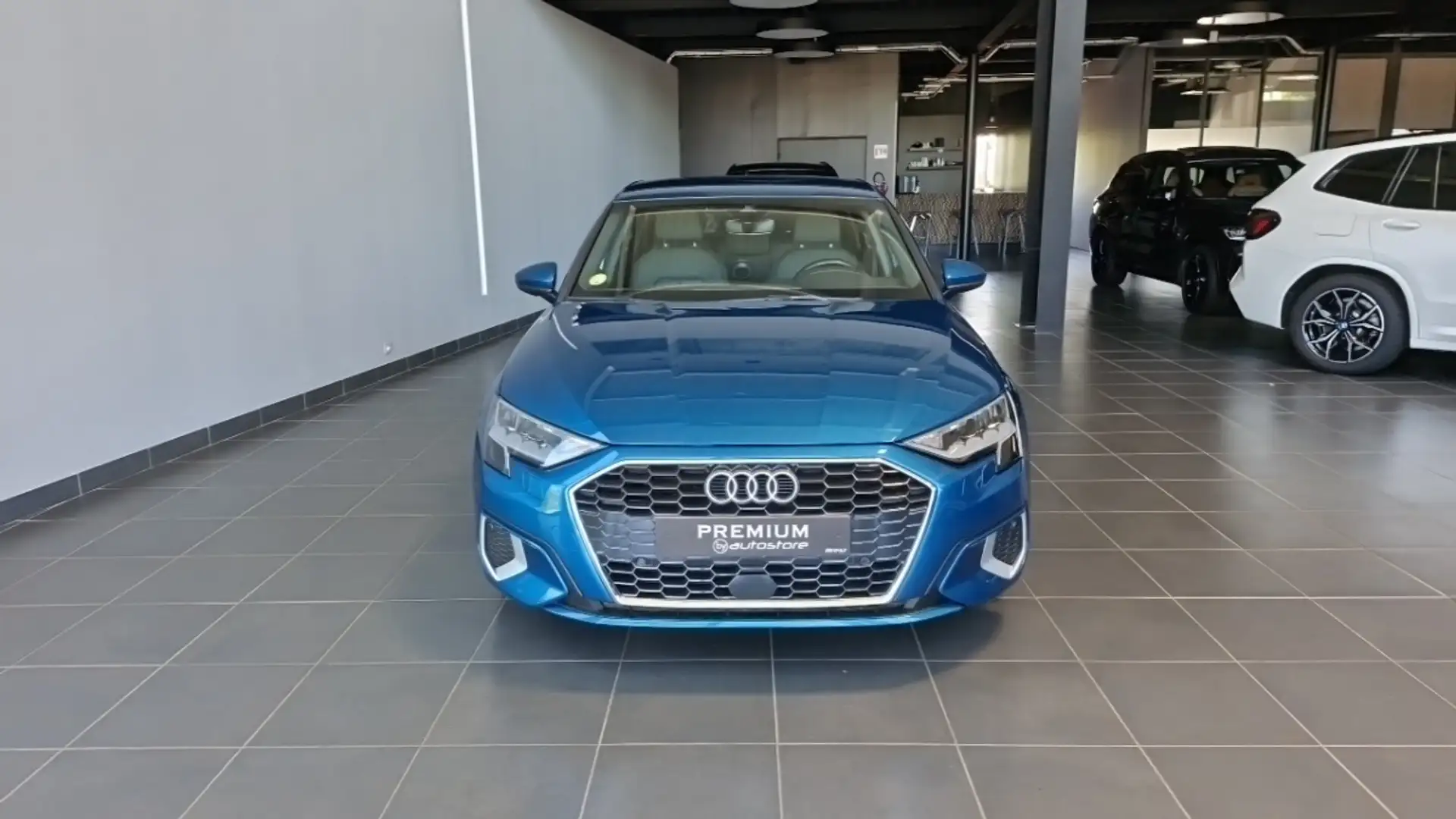 Audi A3 35 TDI 150 S tronic 7 DESIGN LUXE Bleu - 2