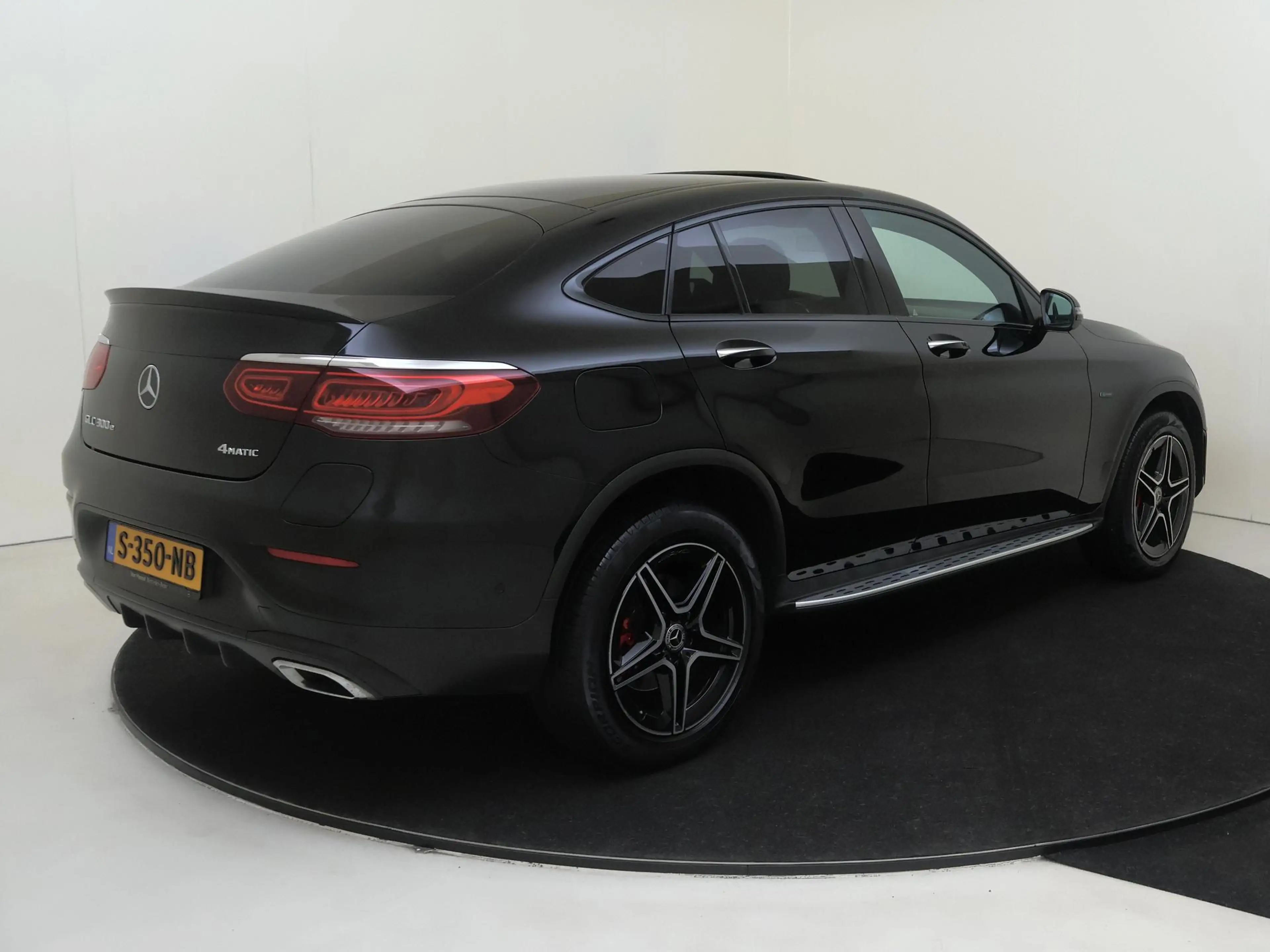 Mercedes-Benz GLC 300 Coupé 300e 4MATIC Business Solution AMG-Line — photo 4