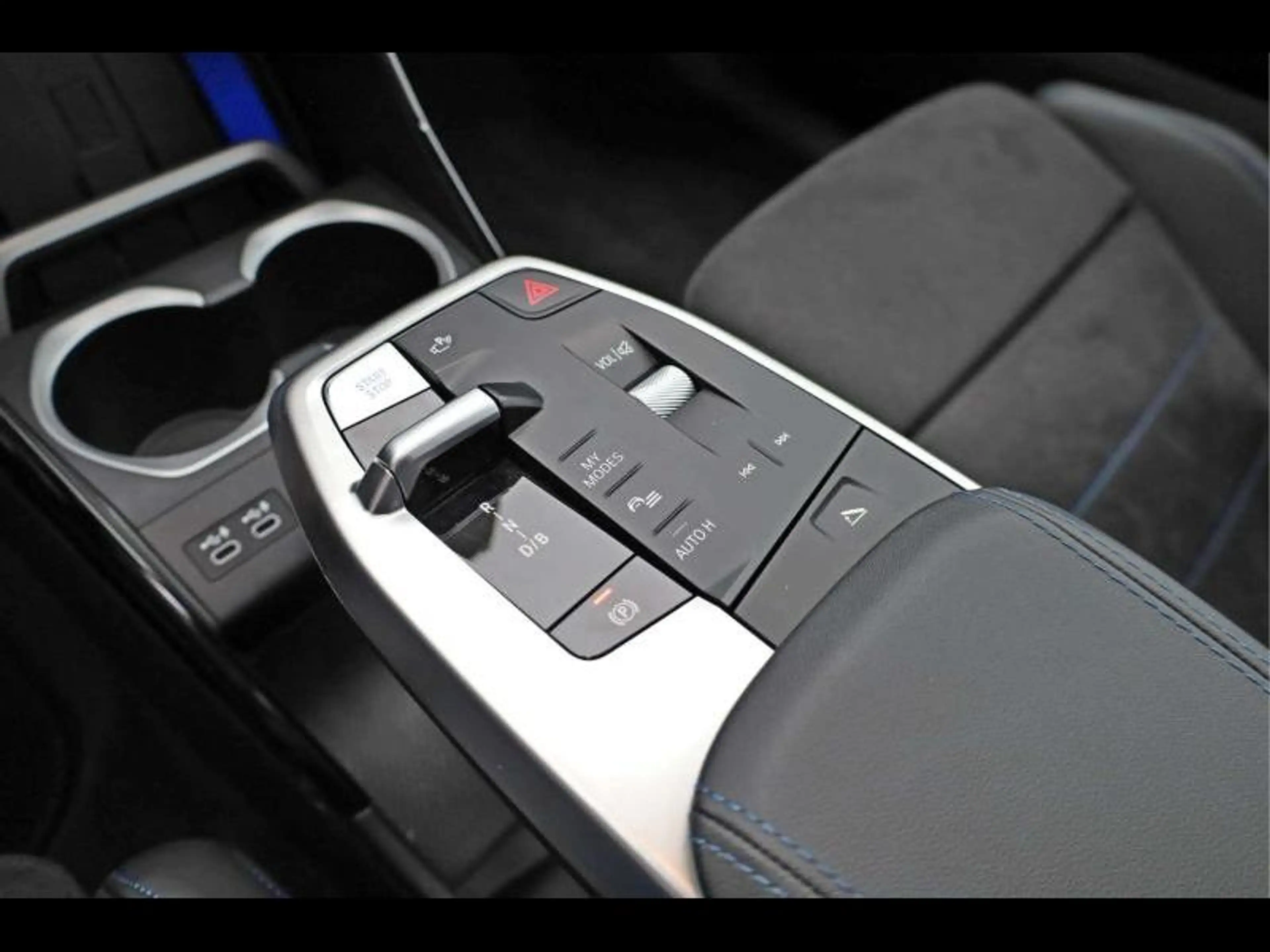 BMW iX1 eDrive20 Kit M Sport — photo 12