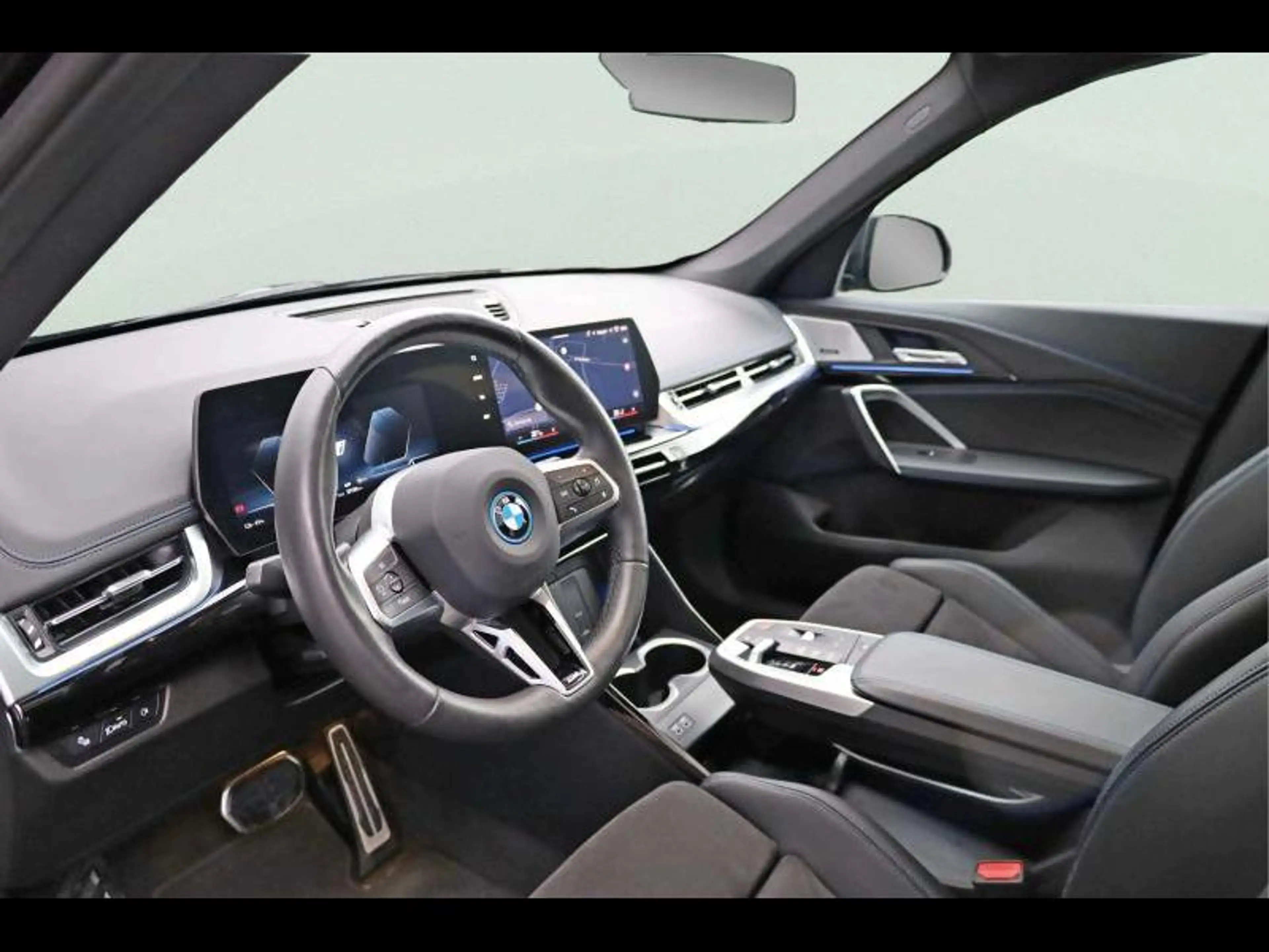 BMW iX1 eDrive20 Kit M Sport — photo 6
