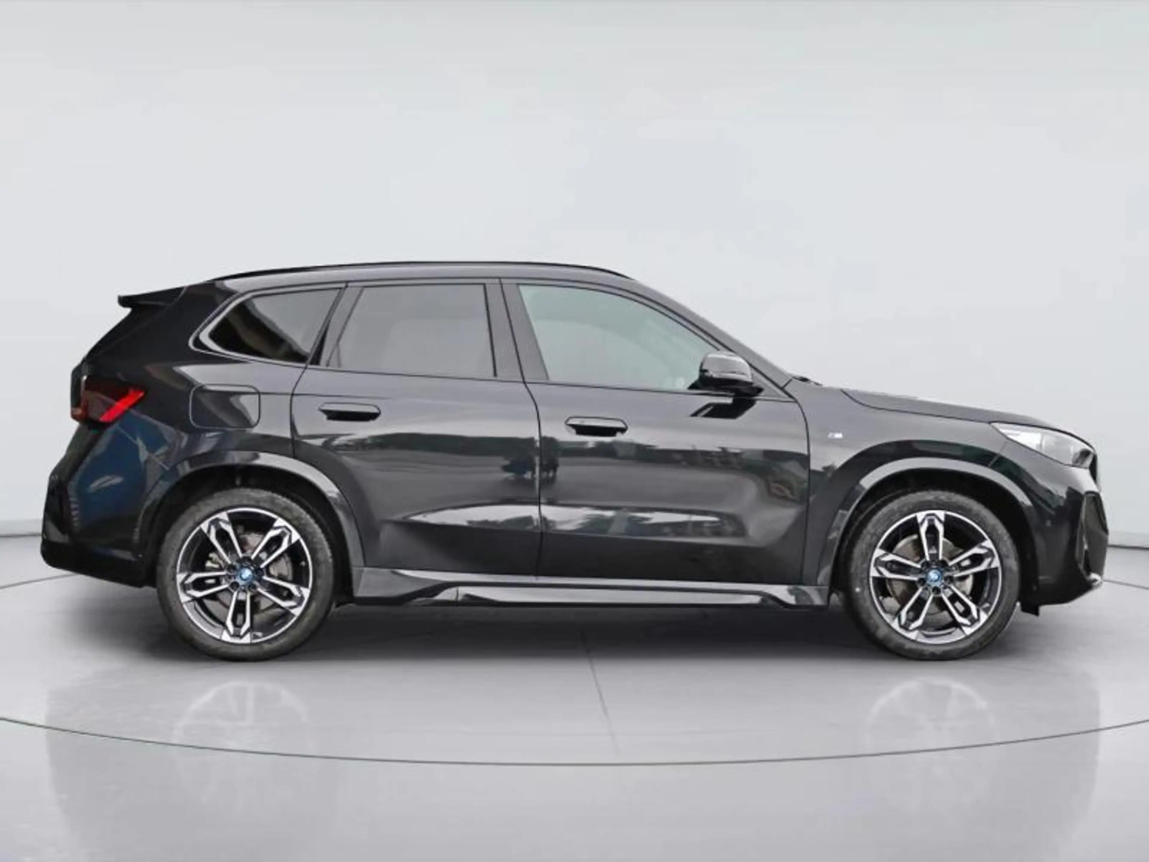 BMW iX1 eDrive20 Kit M Sport — photo 3