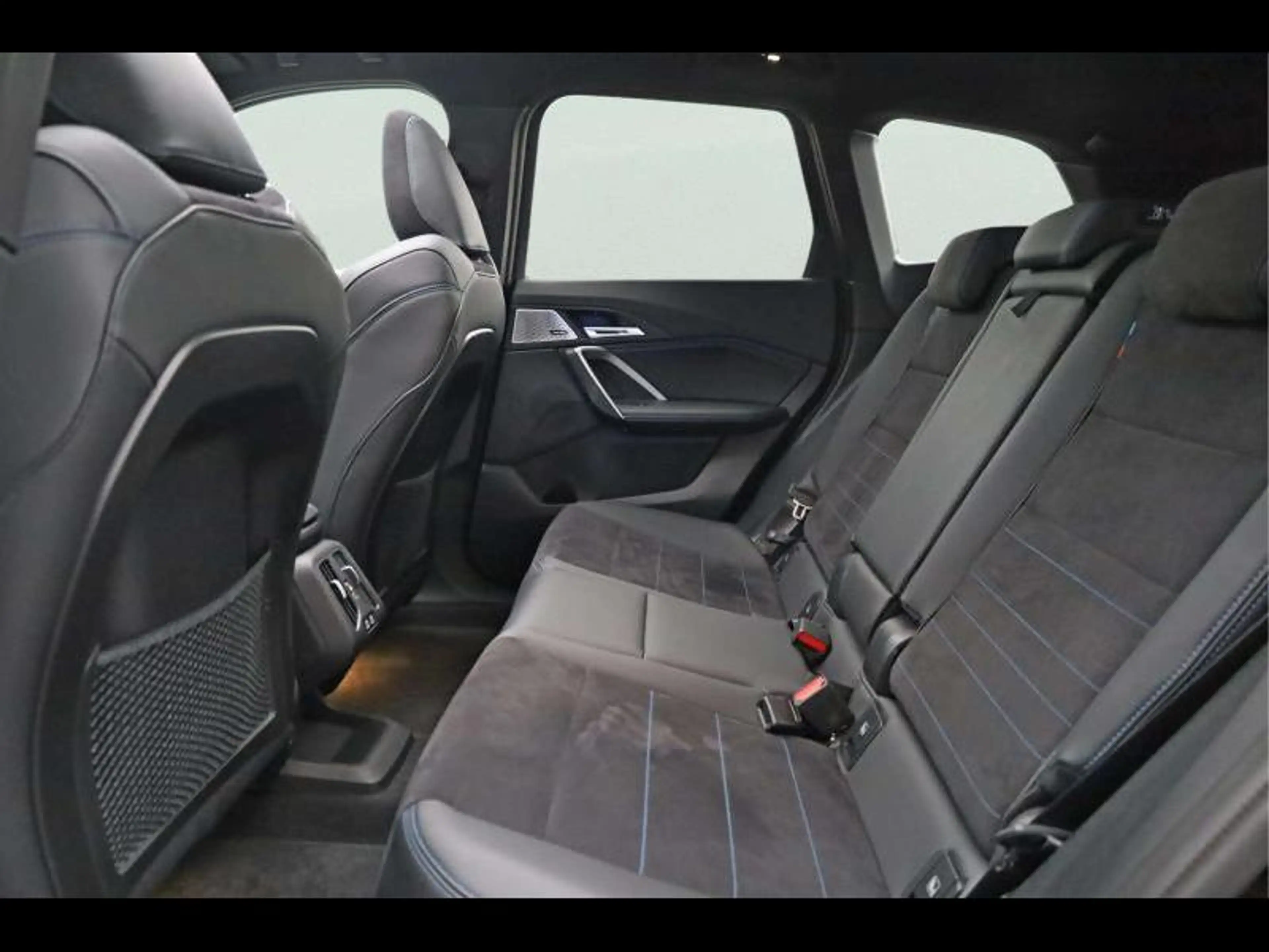 BMW iX1 eDrive20 Kit M Sport — photo 10