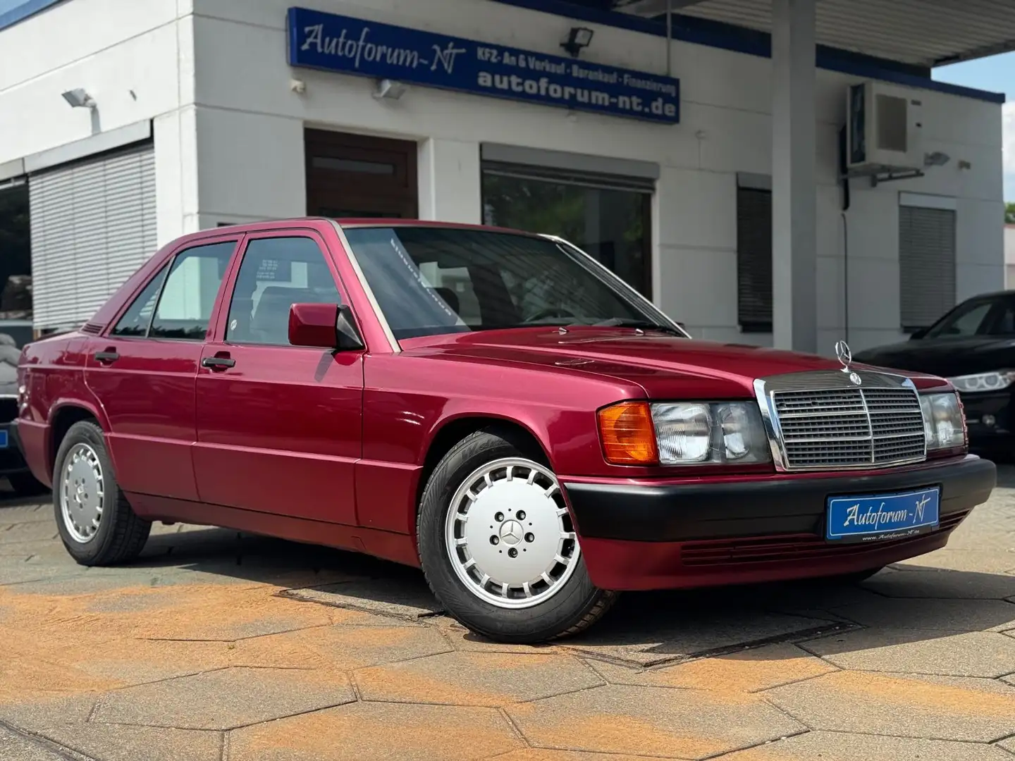 Mercedes-Benz 190 E Automatik/Schiebedach/H-Kennzeichen NEU Rot - 1