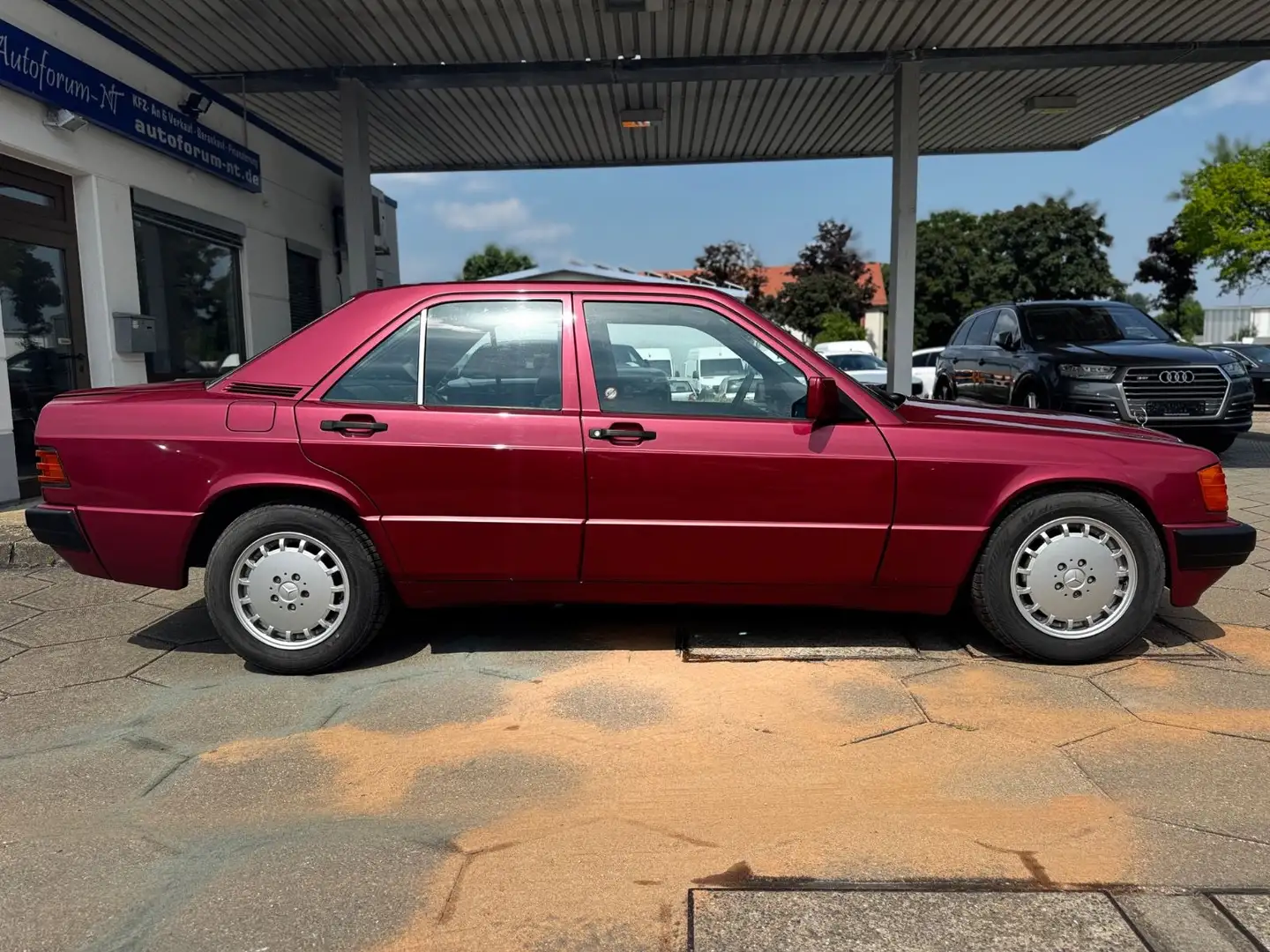 Mercedes-Benz 190 E Automatik/Schiebedach/H-Kennzeichen NEU Rot - 2