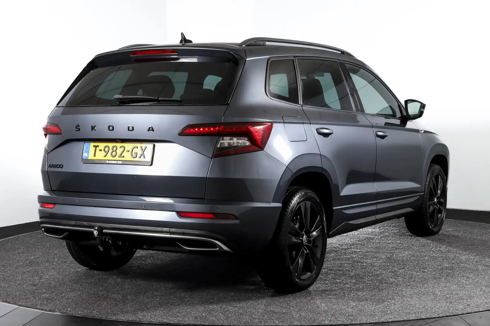 Skoda Karoq 1.5 TSI ACT Sportline Business 150 PK - Automaat | Gris - 2