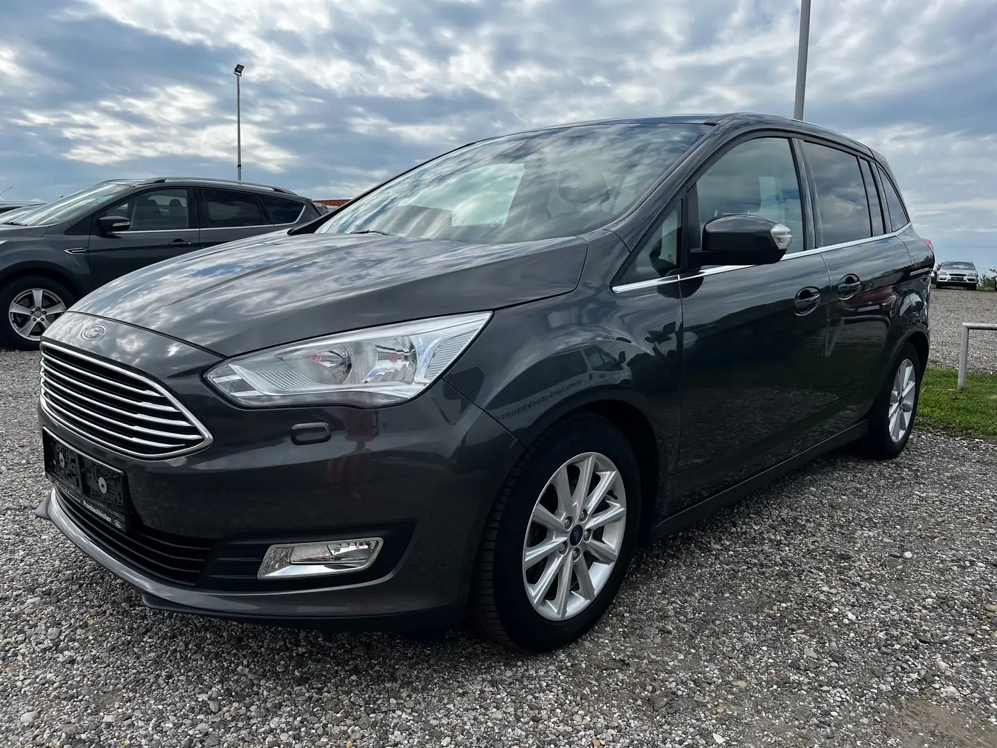 Ford Grand C-Max Titanium Grau - 1