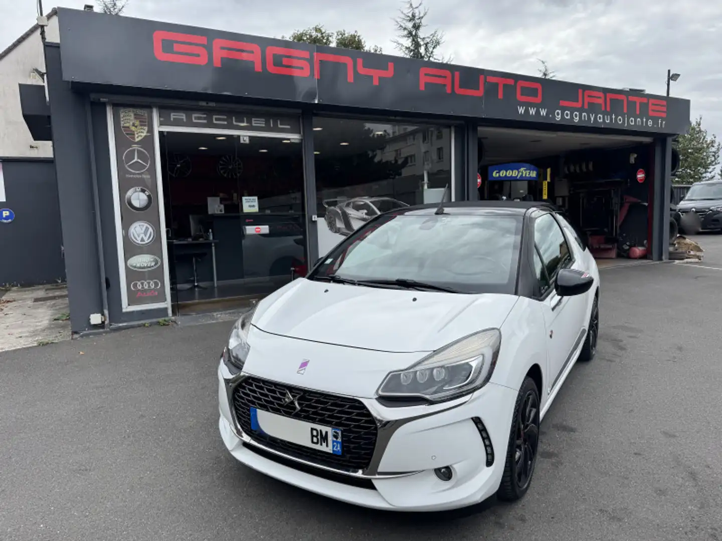 DS Automobiles DS 3 PURETECH 130CH PERFORMANCE LINE S\u0026S Beyaz - 1