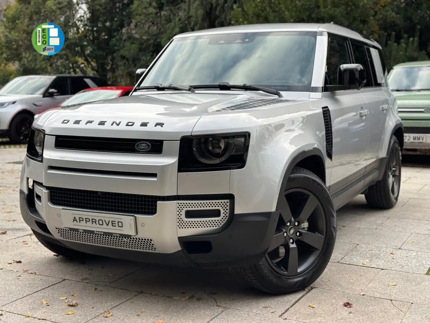 Land Rover Defender 110 3.0D l6 MHEV SE AWD Aut. 250 Plateado - 1