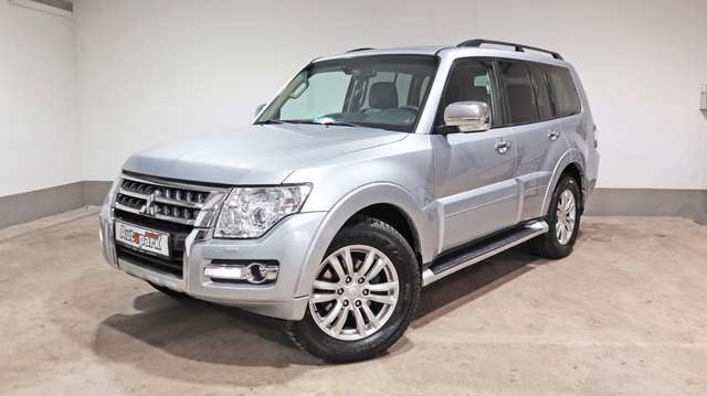 Imagine Mitsubishi Pajero 3.2 DI-D Top~PANO~Kamera~3,5T-AHK~