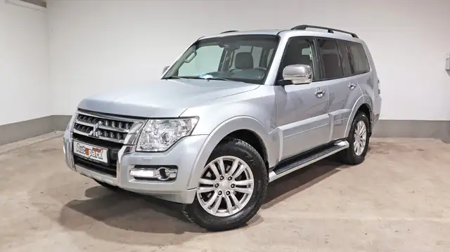 Mitsubishi Pajero 3.2 DI-D Top~PANO~Kamera~3,5T-AHK~
