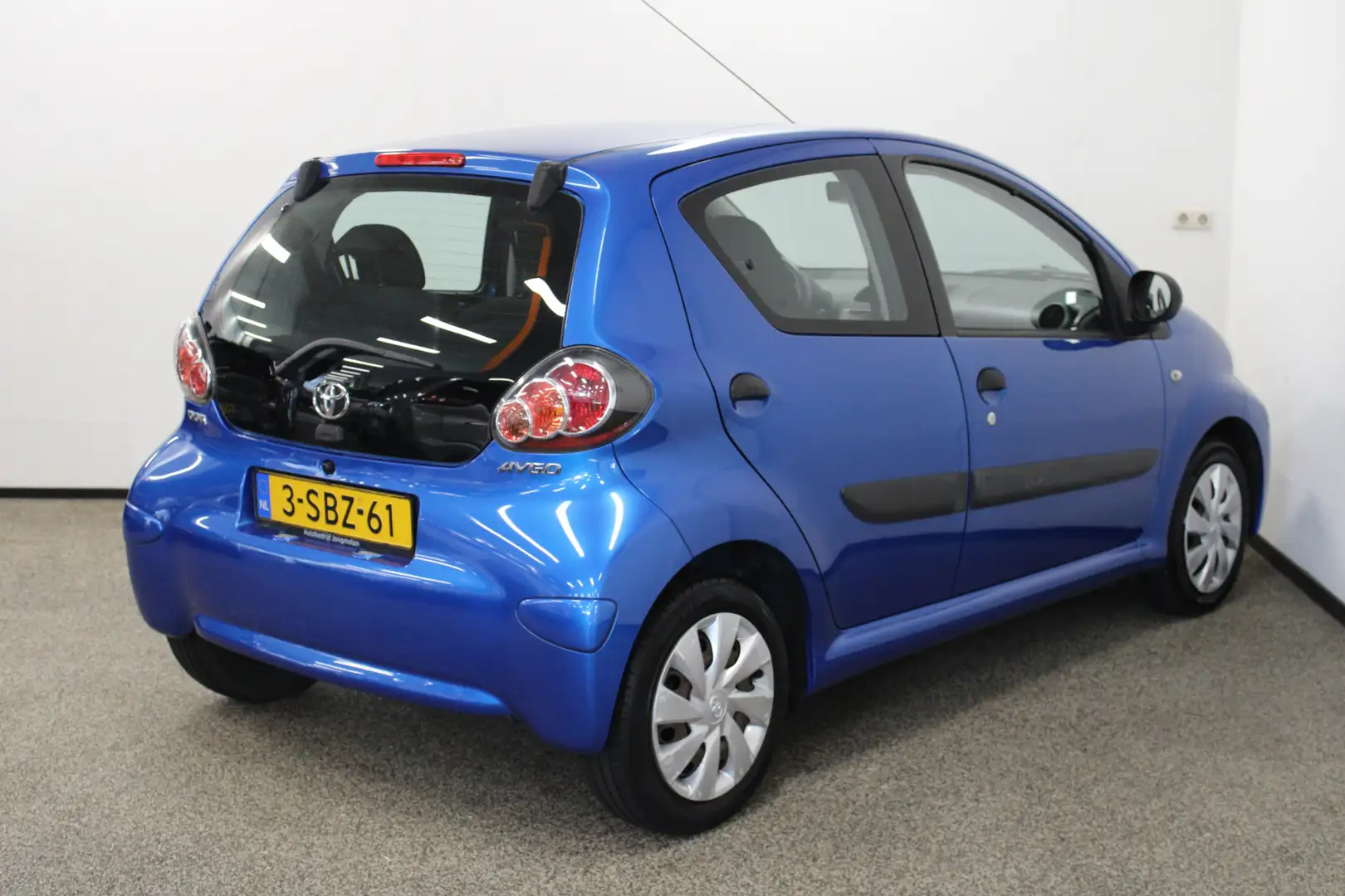 Toyota Aygo 1.0 VVT-i Now Blauw - 2