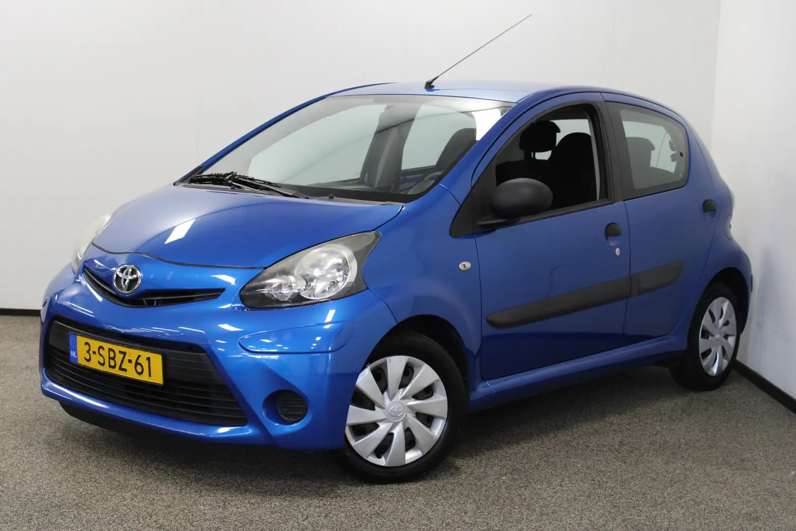 Toyota Aygo 1.0 VVT-i Now Blauw - 1