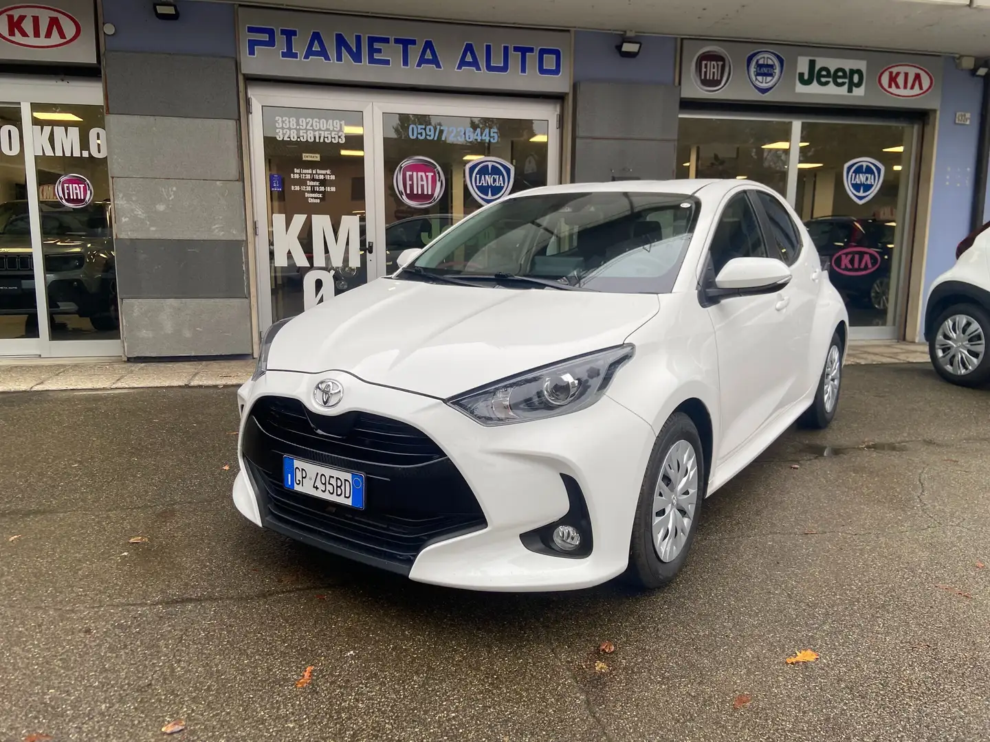 Toyota Yaris YARIS BUSINESS 1.0 BZ 72cv 5 PORTE - IMM. 05/2023 - 2