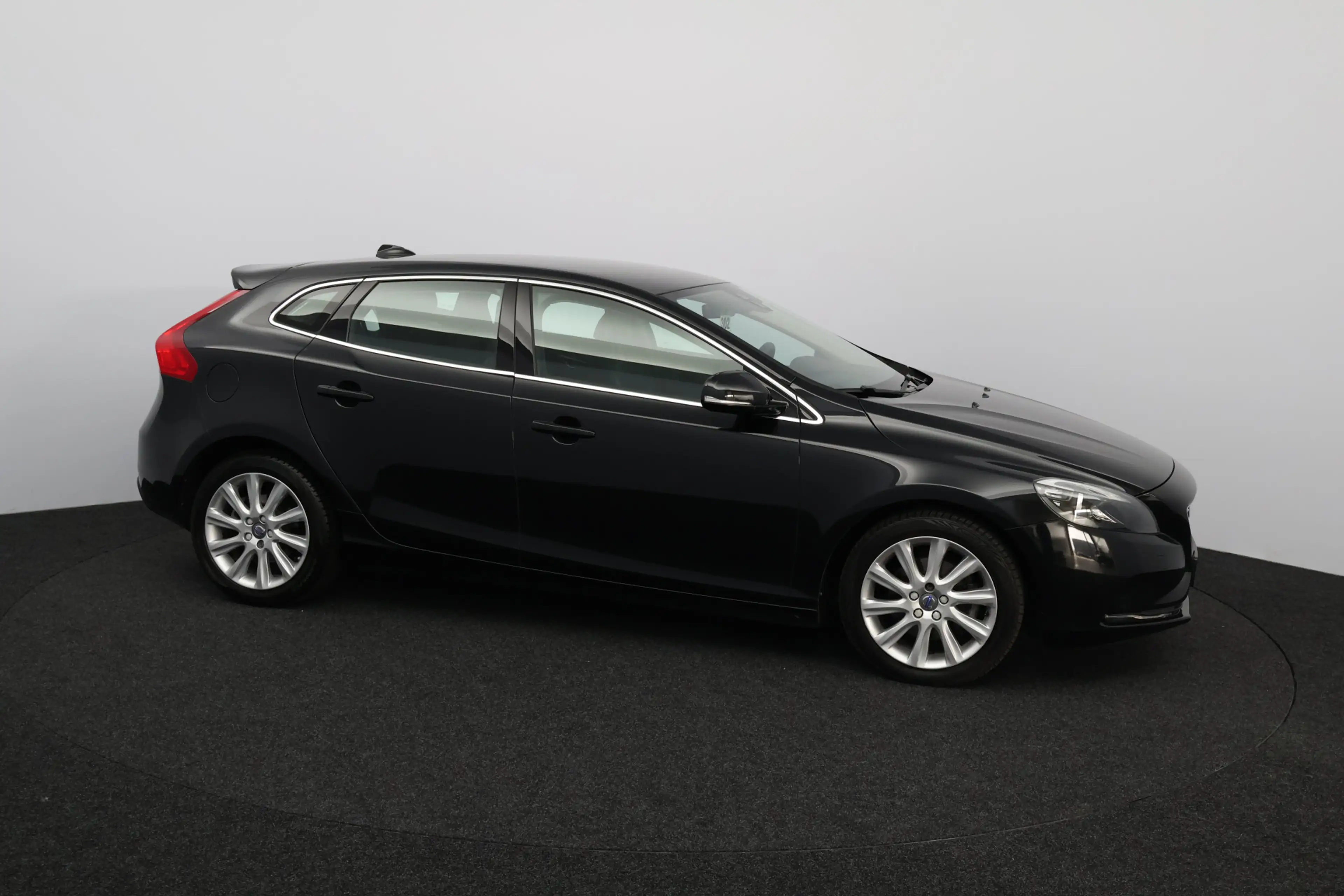 Volvo V40 1.6 T4 Momentum/ AUTOMAAT!/ 17'' LMV/ Half-Leder/ — photo 10